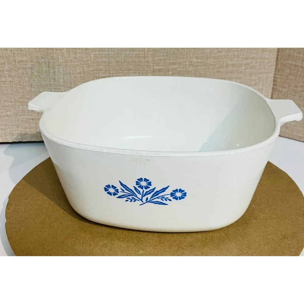 Corning Ware Casserole Dish  2.5 QT White Excellent Cornflower Blue P-2 1/2